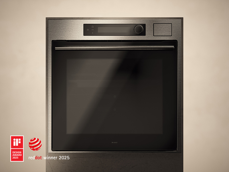 ASKO Craft Frame oven in stainless steel with Red Dot Award 2025 and iF design award 2025 logos